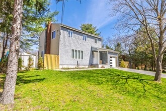 371 S River Rd in Calverton, NY - Building Photo - Building Photo
