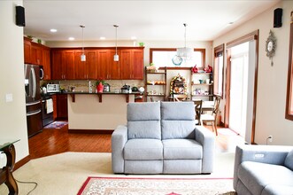 Bothell Cul-de-Sac Home in Bothell, WA - Building Photo - Building Photo
