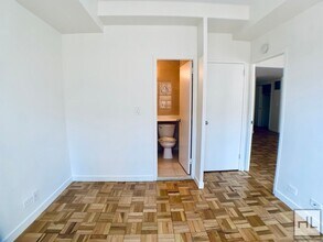 EAST 49 STREET in New York, NY - Building Photo - Building Photo