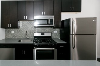 2423 N Kedzie Blvd in Chicago, IL - Building Photo - Building Photo