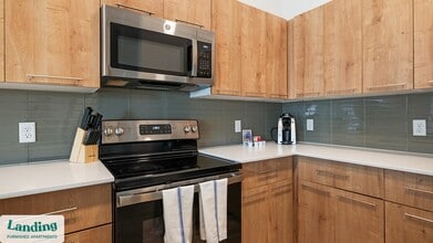 5256 International Dr, Unit 137 in Orlando, FL - Building Photo - Building Photo