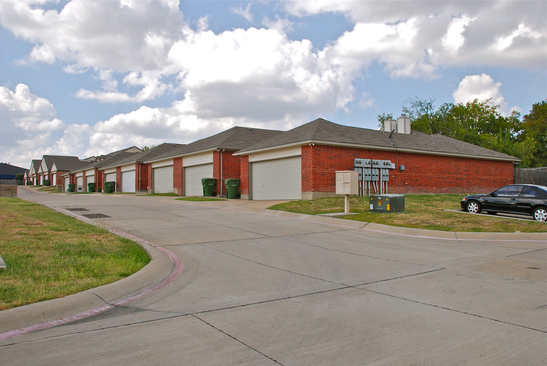 Wykeham Condominiums in Garland, TX - Foto de edificio