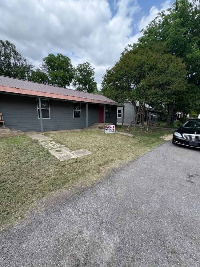 property at 706 S Burleson St