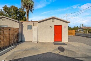 2745 E Willetta St, Unit 1 in Phoenix, AZ - Building Photo