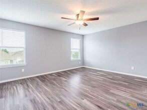 1986 Shire Meadows in New Braunfels, TX - Foto de edificio - Building Photo