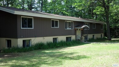 8001 Sunset Avenue, Unit Apt #3 in Lake Tomahawk, WI - Foto de edificio - Building Photo