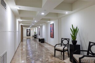 6061 Collins Ave, Unit 9F in Miami Beach, FL - Building Photo