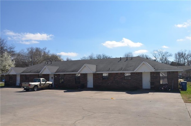 504 SE B St in Bentonville, AR - Building Photo - Building Photo