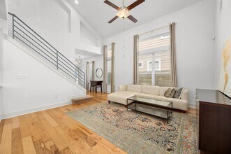 7104 Kane St in Austin, TX - Foto de edificio - Building Photo