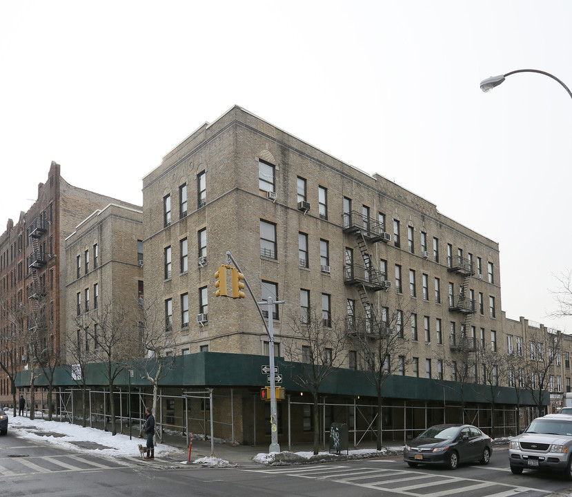 Plaza Apartments in Brooklyn, NY - Building Photo