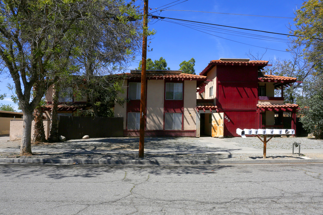 243 N Inez St in Hemet, CA - Building Photo