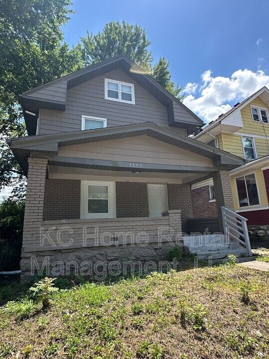 3203 E 26th Terrace in Kansas City, MO - Building Photo