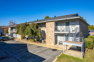 Parkwood Townhomes and Apartments in West Monroe, LA - Foto de edificio - Primary Photo