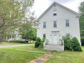 526 Canaan St in Canaan, NH - Building Photo