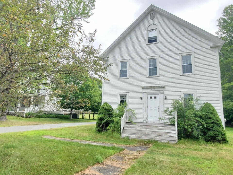 526 Canaan St in Canaan, NH - Building Photo