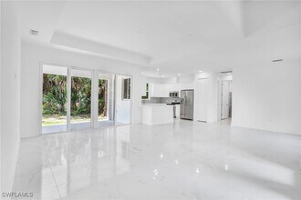3262 10th Ave SE in Naples, FL - Building Photo - Building Photo