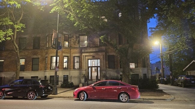 property at 1320 W Wilson Ave