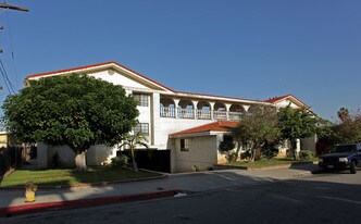 13535 Chadron Ave in Hawthorne, CA - Building Photo