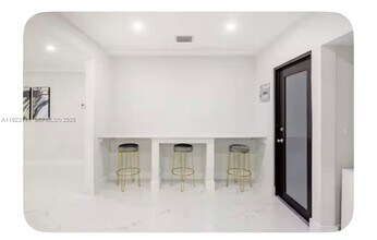 1301 NW 99th St in Miami, FL - Foto de edificio - Building Photo