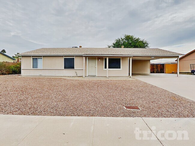 13215 N 42nd St in Phoenix, AZ - Building Photo - Building Photo
