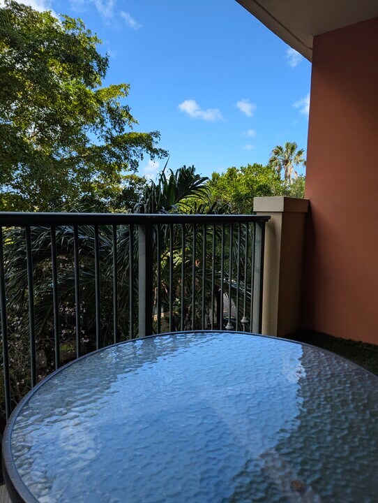 2951 S Bayshore Dr, Unit 407 in Miami, FL - Foto de edificio