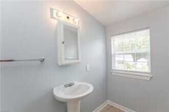 26 Gillis Rd in Portsmouth, VA - Building Photo - Building Photo