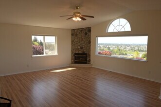 70 Amethyst Dr in Sequim, WA - Building Photo - Building Photo