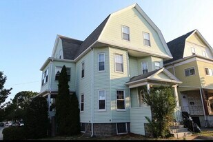 27 Princeton St in Medford, MA - Building Photo