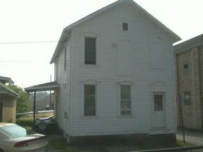 1009 W Crawford Ave in Connellsville, PA - Foto de edificio - Building Photo