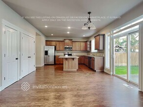 7311 199th Street Ct E in Spanaway, WA - Foto de edificio - Building Photo