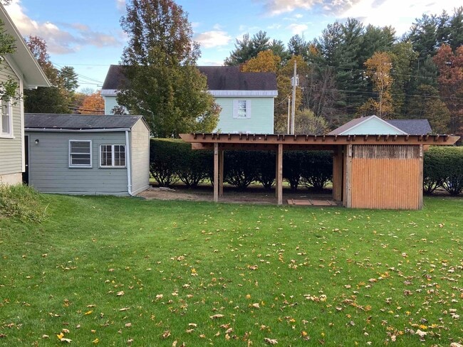 1354 River Rd in Manchester, NH - Building Photo - Building Photo