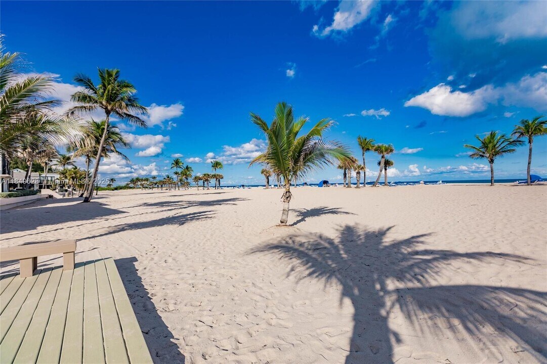 1696 S Ocean Ln in Fort Lauderdale, FL - Building Photo