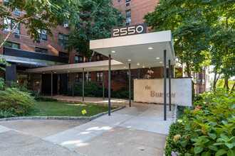 2550 Independence Ave in Bronx, NY - Foto de edificio - Building Photo