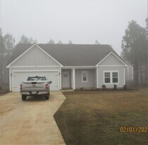 124 Chapel Ct in Leesburg, GA - Building Photo
