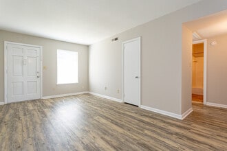 Chastaine Park Apartments in Homewood, AL - Building Photo - Interior Photo