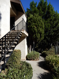 Pinery Apartments in Azusa, CA - Foto de edificio - Building Photo