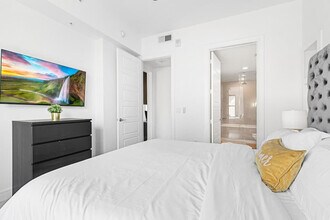 101 Bowen St, Unit SI ID1297761P in Dallas, TX - Building Photo - Building Photo