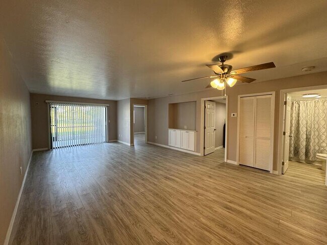 1055 Palm Ave in North Fort Myers, FL - Building Photo - Building Photo