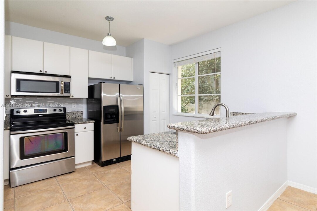 12430 SW 50th St in Miramar, FL - Building Photo