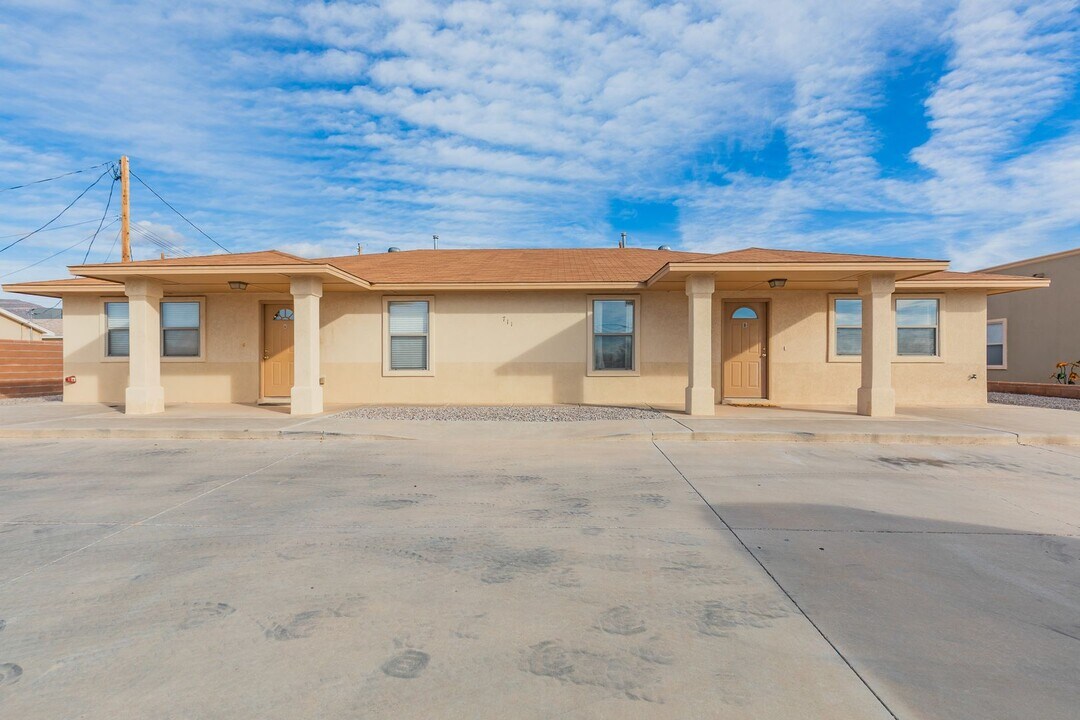 711 S Florida Ave-Unit -711 S Florida Ave Unit A in Alamogordo, NM - Building Photo