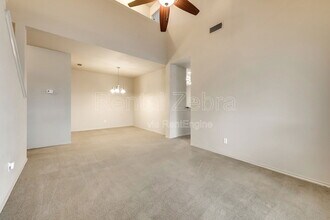 902 Astaire Ave in Duncanville, TX - Foto de edificio - Building Photo