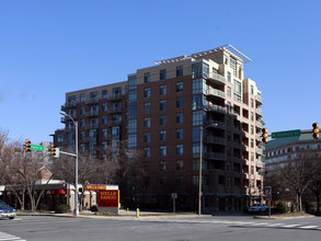 The Berkeley in Arlington, VA - Foto de edificio - Building Photo