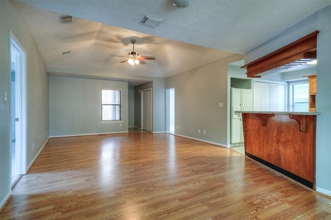 25 Shady Oak Ln in Conroe, TX - Building Photo - Building Photo