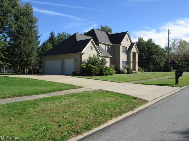 30822 Riviera Ln in Westlake, OH - Building Photo