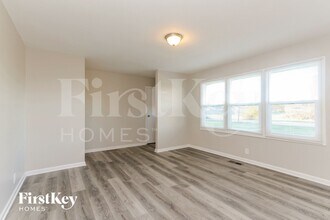 7733 W 21st St in Indianapolis, IN - Foto de edificio - Building Photo