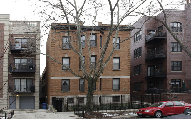 665-669 W Barry Ave in Chicago, IL - Building Photo - Building Photo