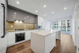4711 Hazel St in Burnaby, BC - Building Photo - Building Photo