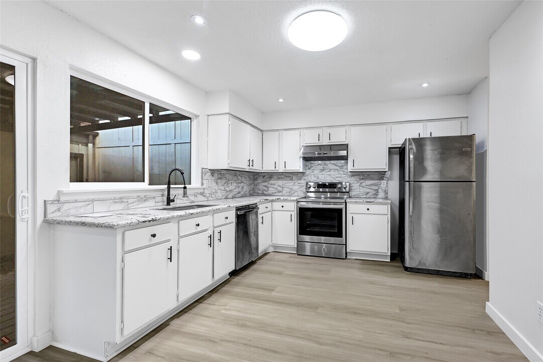 12527 Wellington Park Dr in Houston, TX - Building Photo