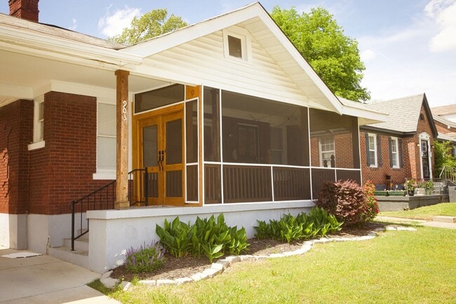 property at 903 N Belvedere Blvd