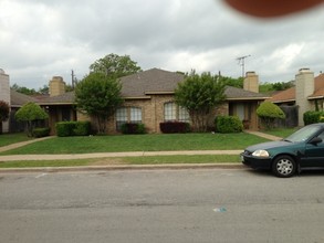 Garden Terrace I Duplexes in Dallas, TX - Building Photo - Building Photo